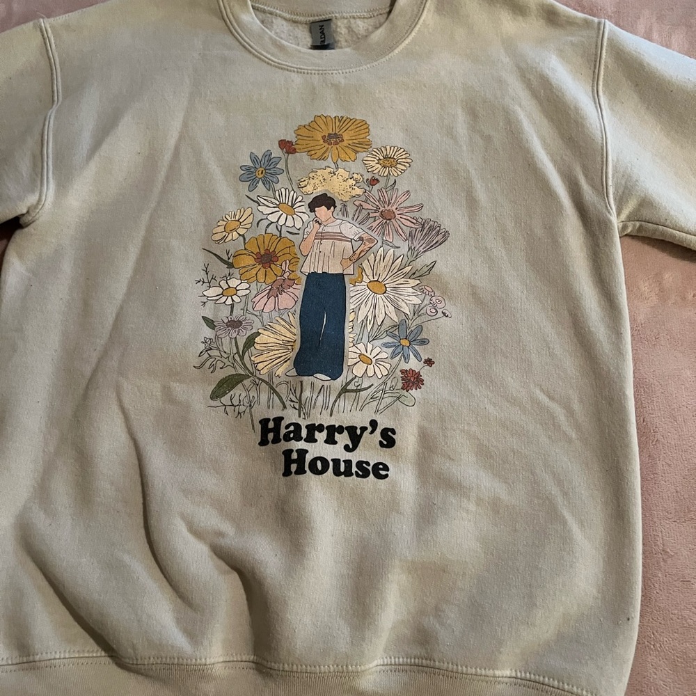 Harry’s House Harry Styles sweatshirt.